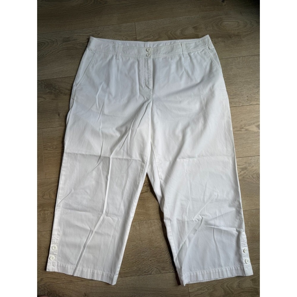 Eileen Fisher white cropped capri pants 100% cotton‎ button leg detail size L